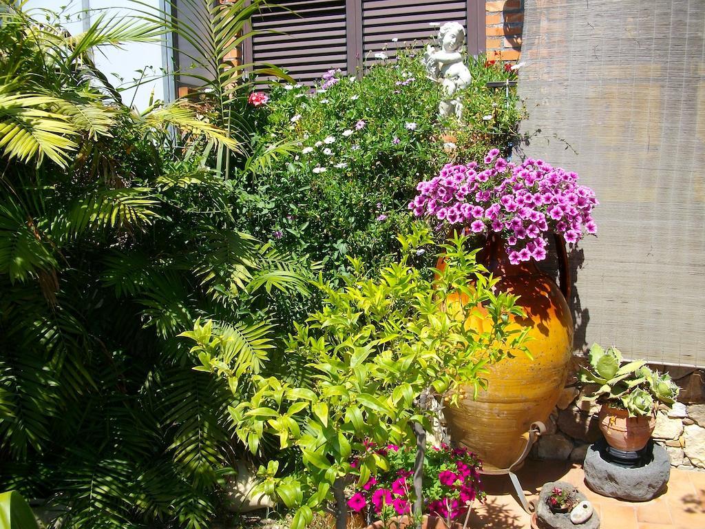 Holidaysora Taormina - Il Giardino Di Graziella Екстер'єр фото